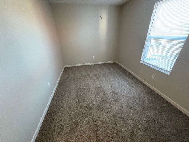 Building Photo - 31 Chesterfield Ct