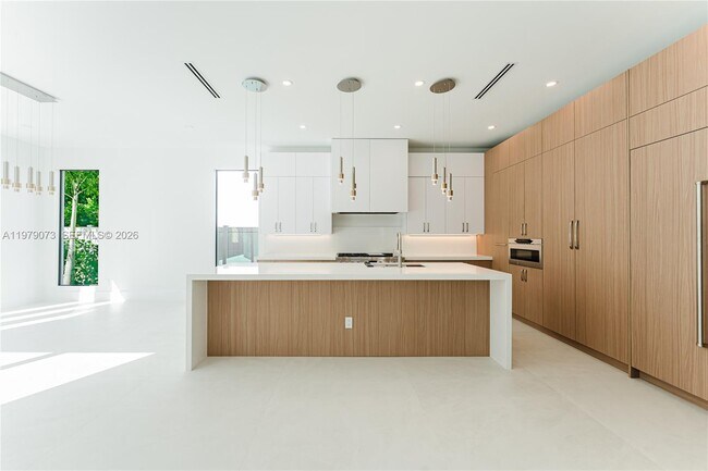 Building Photo - 464 NE 6th St