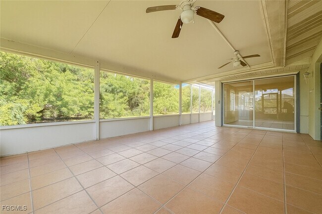 Building Photo - 109 SE 46th Ln