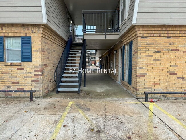 Building Photo - 2101 6th Ave N