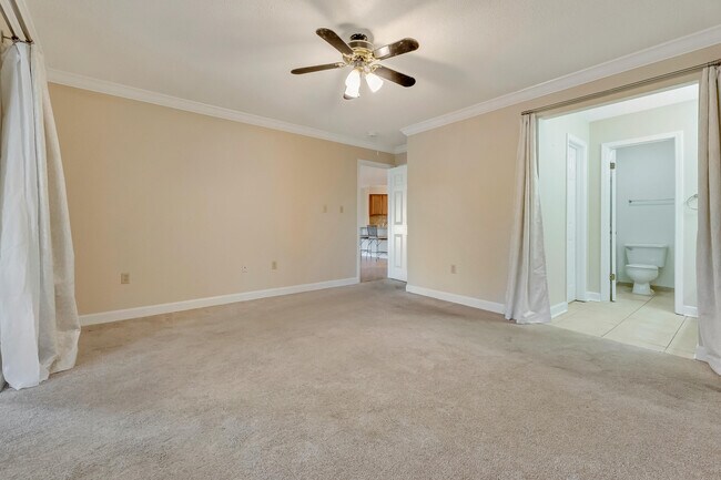 Building Photo - 303 Westlake Ct