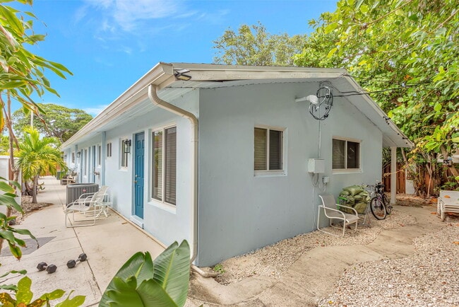 Building Photo - 3208 Marine Dr