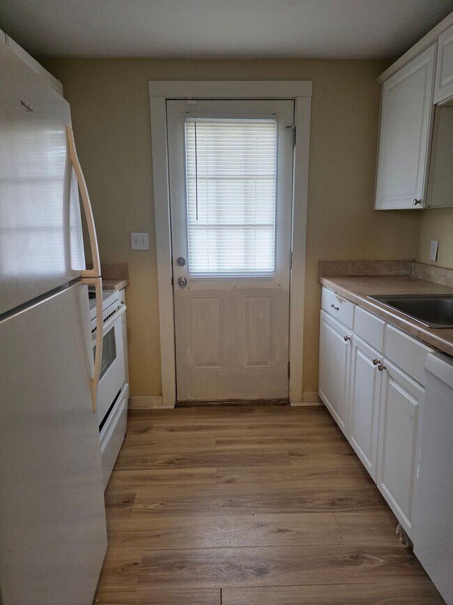 Building Photo - Two-story, 2 bedroom, 1 1/2 bath home