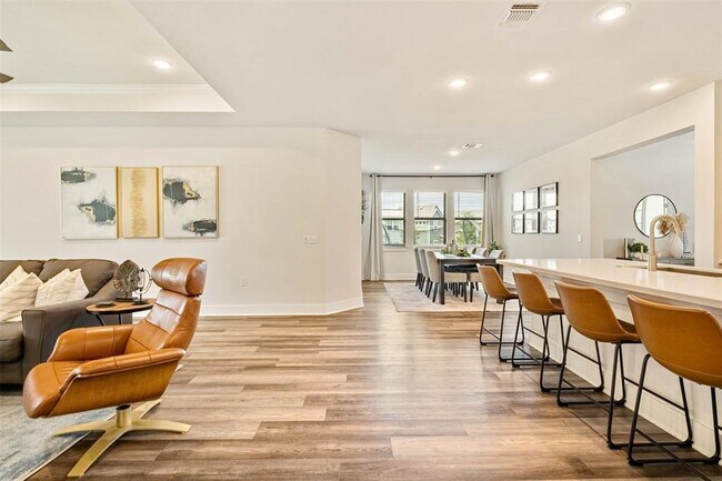 Building Photo - 7600 Hillock Terrace
