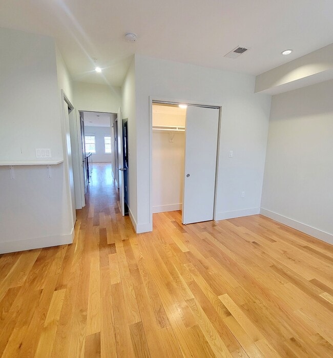 Building Photo - 1728 Wisconsin Ave NW