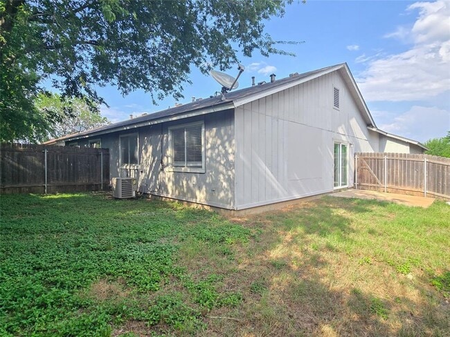 Building Photo - 626 Greenlawn Blvd