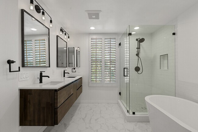 Building Photo - 6020 Seabluff Dr