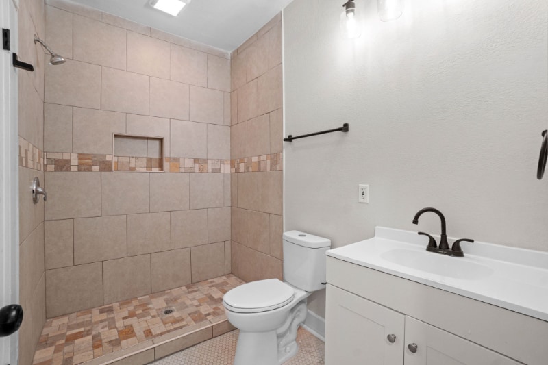 Building Photo - 2611 Pershing Dr