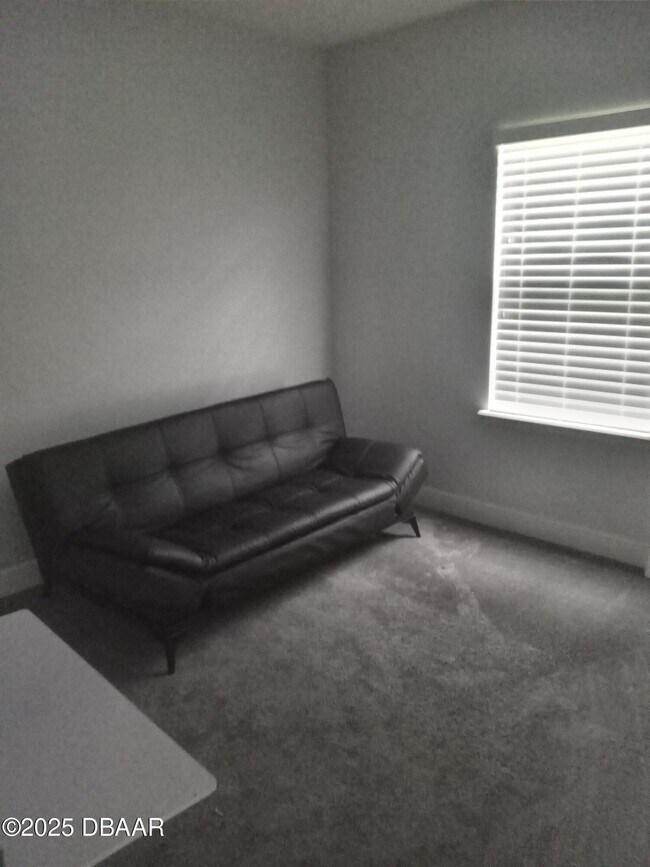 Building Photo - 5400 Hutchinson St