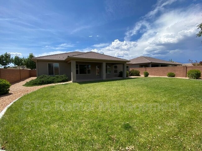 Building Photo - 758 N 300 W