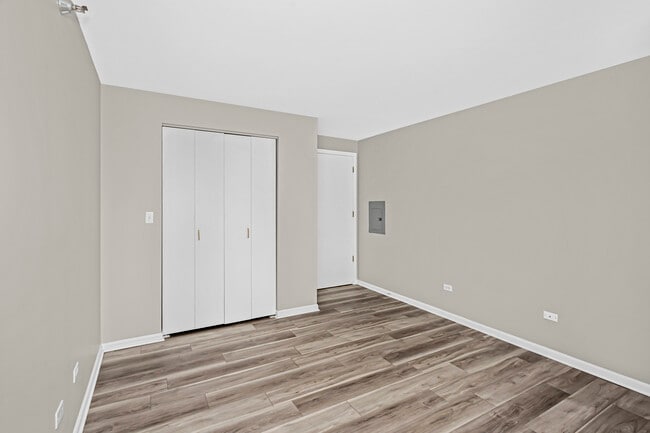 Building Photo - 345 N La Salle Dr