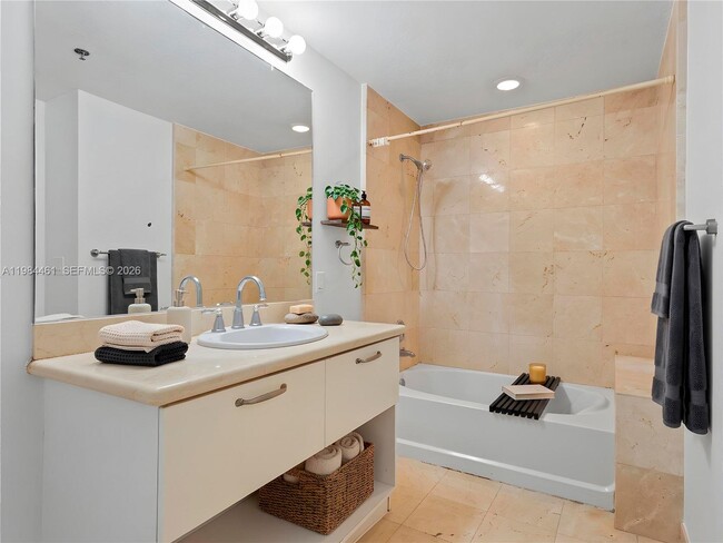 Building Photo - 6515 Collins Ave