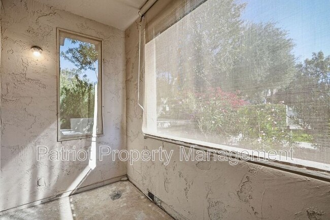 Building Photo - 9708-9708 E Vía Linda