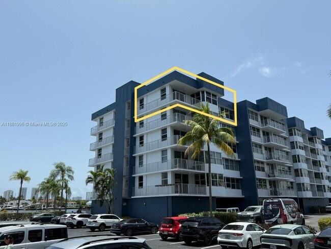 Building Photo - 16570 NE 26th Ave