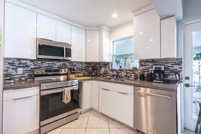 Building Photo - 1820 Hillcrest Ave