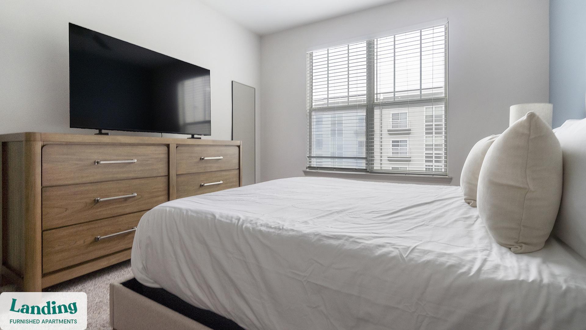 Building Photo - 900 E Six Forks Rd