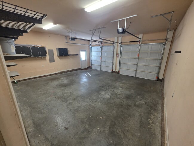 Building Photo - Spacious 4-Bedroom Home for Rent in Kings ...