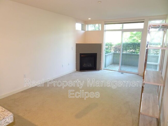 Building Photo - 211 Kirkland Ave