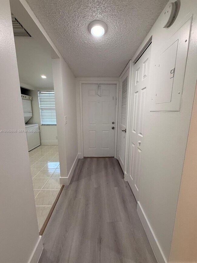 Building Photo - 6575 W Oakland Park Blvd