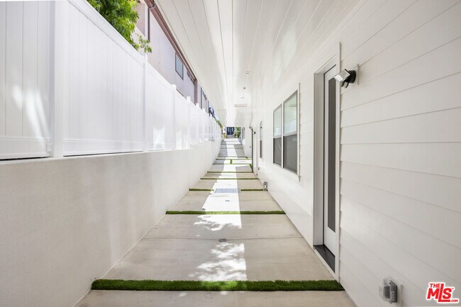 Building Photo - 926 17th St