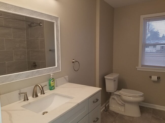 Building Photo - Gorgeous, Fully Upgraded/Renovated from to...