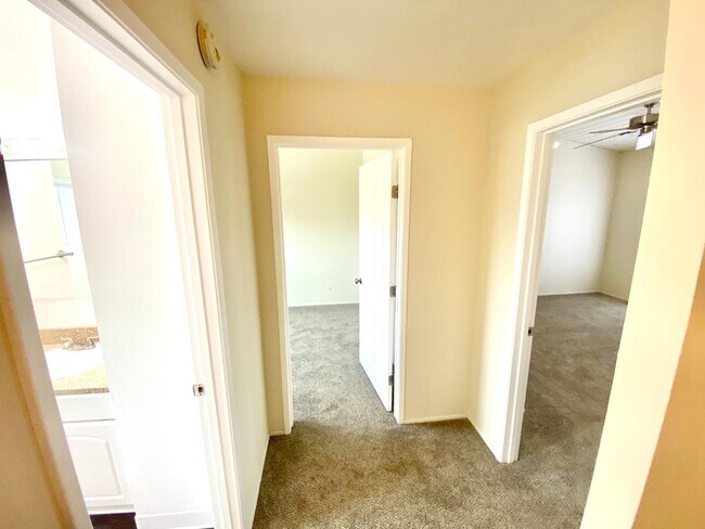 Building Photo - 692 Cabot Way