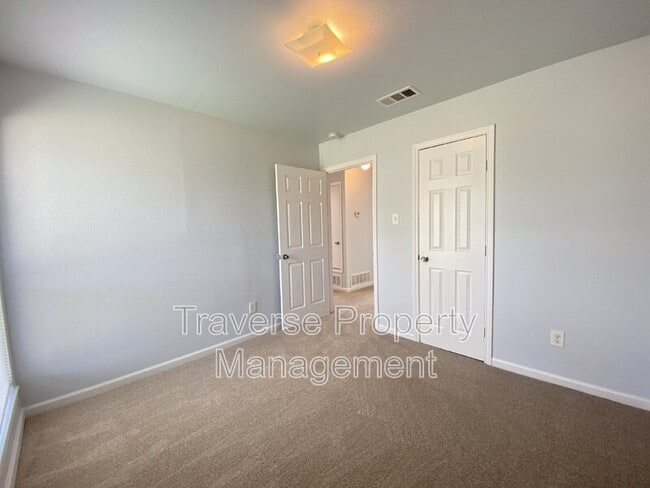 Building Photo - 2420 Springridge Dr