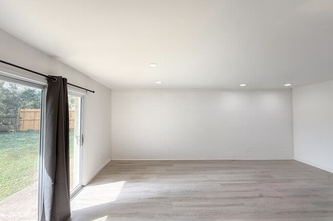 Building Photo - 2405 Mastin Lk Rd NW