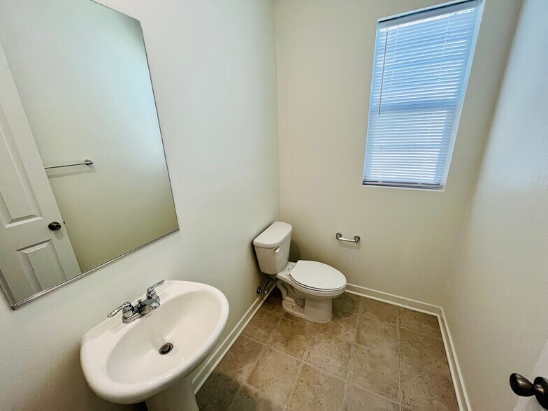 Building Photo - 27019 Evening Sky Plz