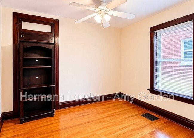 Building Photo - 5046 Winona Ave