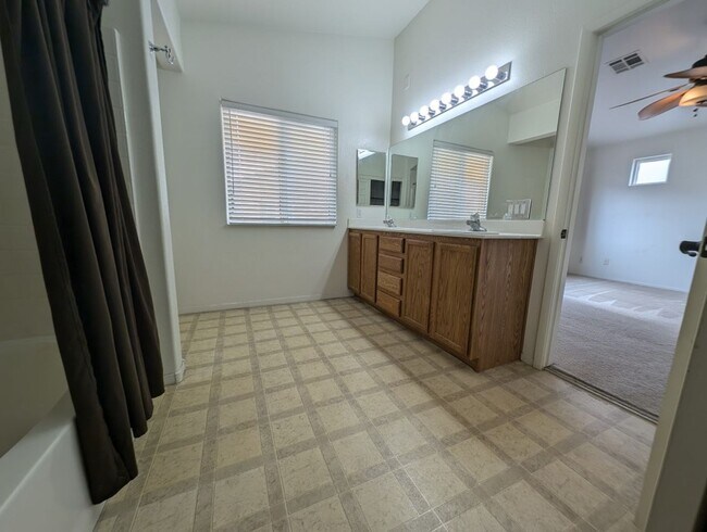 Building Photo - 9735 Clifford Walk Ave