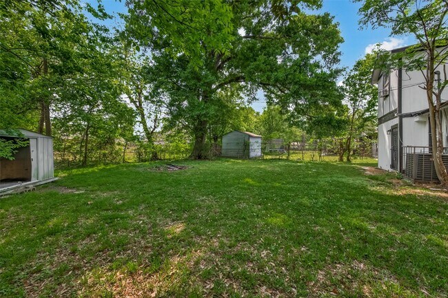 Building Photo - 5830 Southlea St