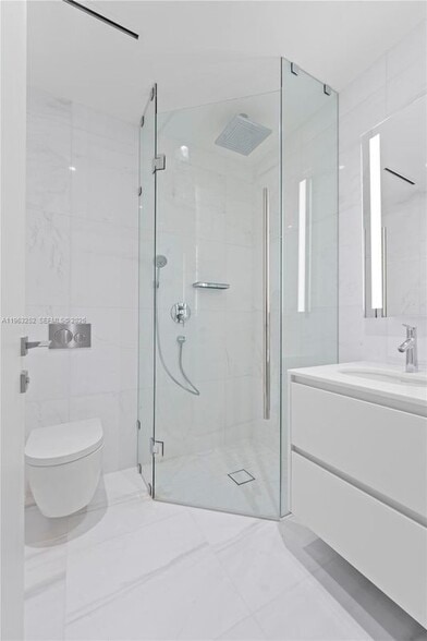 Building Photo - 300 Biscayne Blvd Way