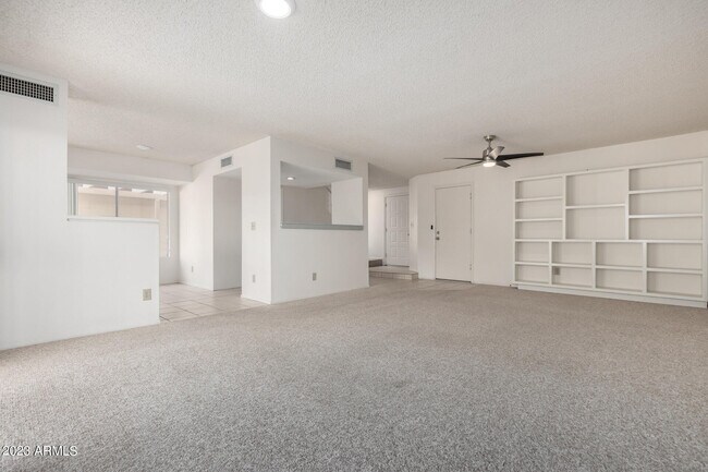 Building Photo - 9422 S 43rd Pl