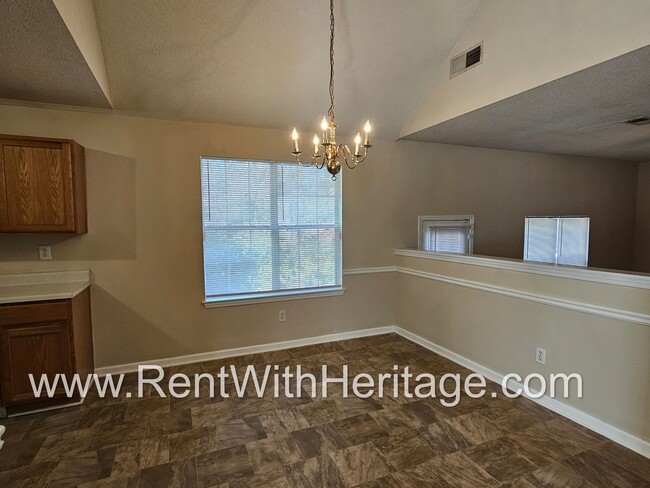 Building Photo - GORGEOUS HOME IN POPULAR PILGRIM'S MANOR /...