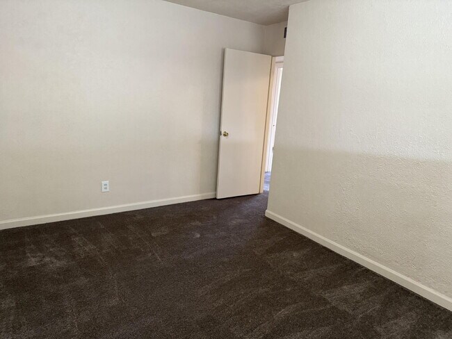 Building Photo - Charming 3 bed/2 bath house in the Heart o...