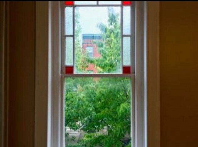 Building Photo - 1723 Bolton St