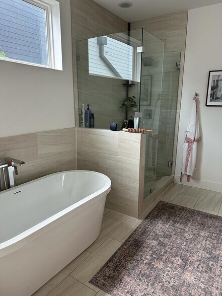 Building Photo - 5705 Bryan Pky