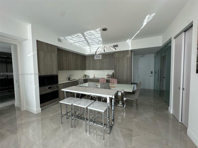 Building Photo - 17550 Collins Ave