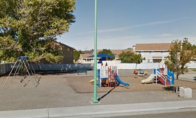 Building Photo - 451 N Broadway St