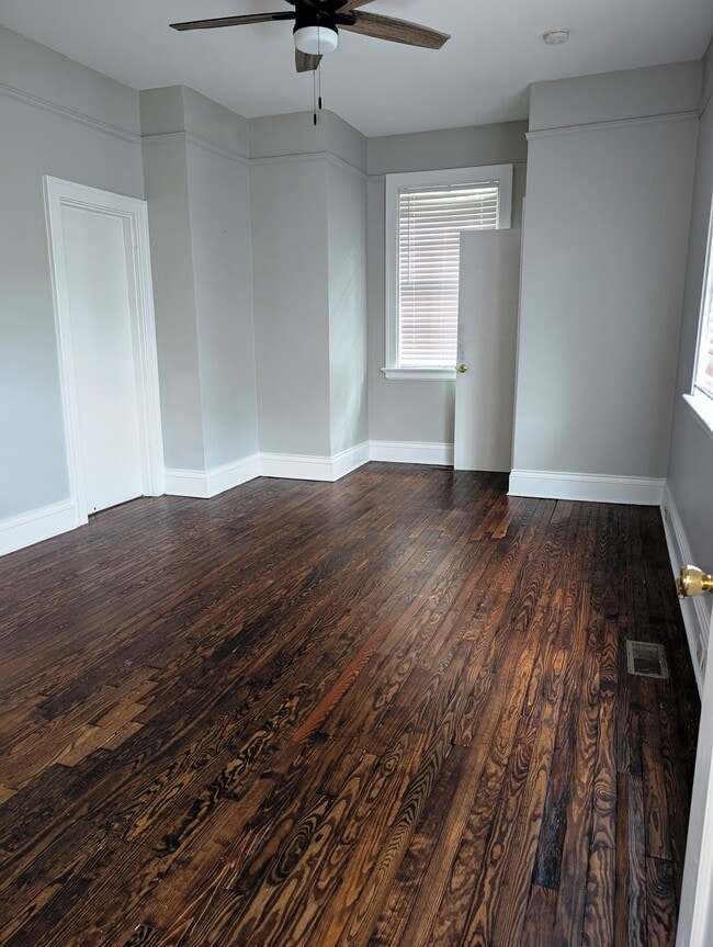 Building Photo - 604 Vance St NE