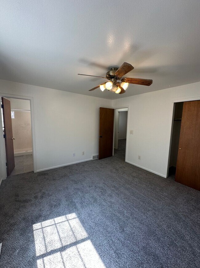 Building Photo - 314 N 49th Ave Ct