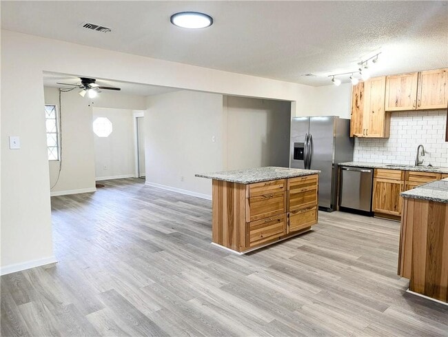 Building Photo - 3755 Pleasant Valley Rd