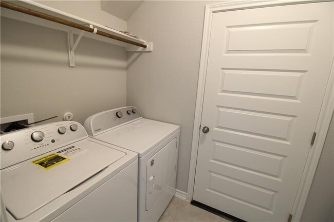 Building Photo - 1320 Ambler Dr