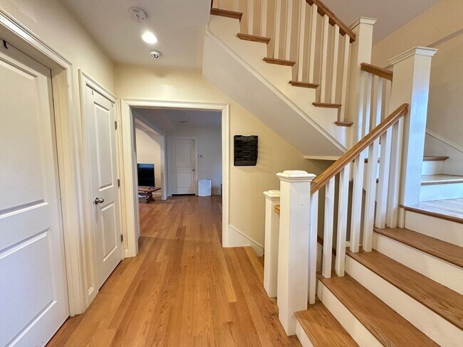 Building Photo - 50 Carleton St