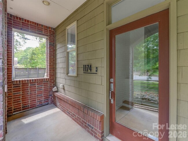 Building Photo - 1174 Park West Dr