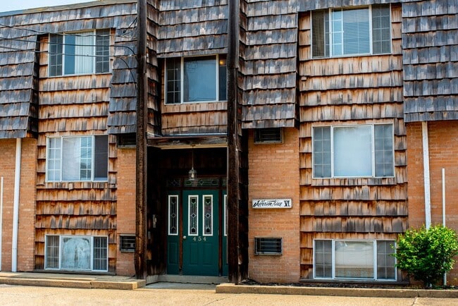 Building Photo - 1 Bedroom 1 Bathroom located in the heart ...