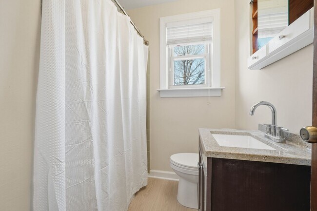 Building Photo - 3 bedroom ranch home in Portsmouth