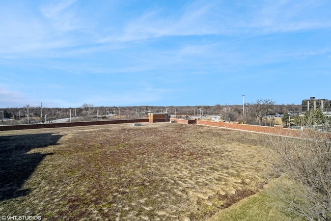 Building Photo - 6000 N Cicero Ave