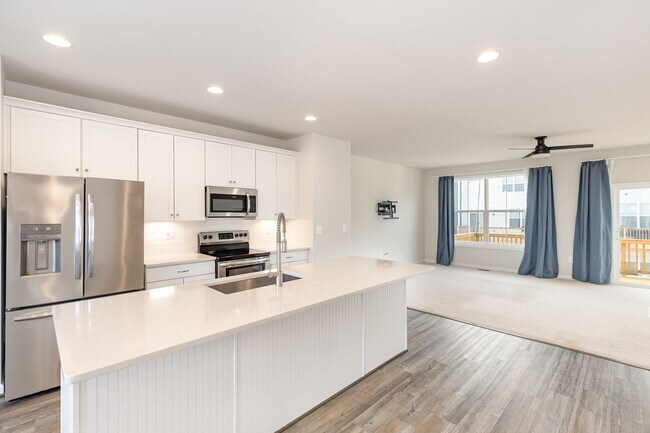 Building Photo - New Price – Move-In Ready 4BR / 4BA Townho...